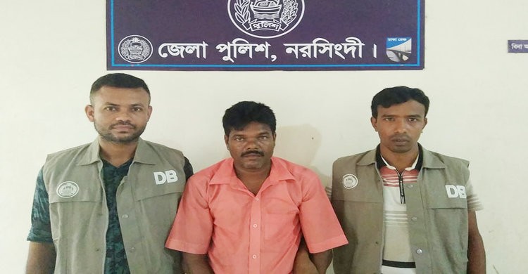 টেঁটাযুদ্ধের অন্যতম হোতা জাকিরসহ গ্রেফতার ৩, অস্ত্র উদ্ধার টেঁটাযুদ্ধের অন্যতম হোতা জাকিরসহ গ্রেফতার ৩, অস্ত্র উদ্ধার