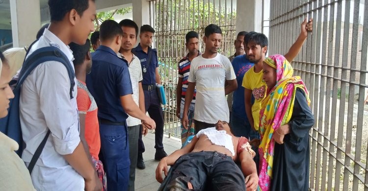 নরসিংদীতে ডিস ব্যবসার বিরোধে যুবককে কুপিয়ে হত্যা নরসিংদীতে ডিস ব্যবসার বিরোধে যুবককে কুপিয়ে হত্যা