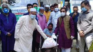 শিবপুরে এমপি মোহন এঁর পক্ষ থেকে খাদ্য সামগ্রী বিতরণ