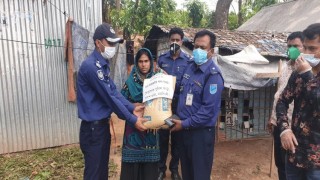ঘোড়াশালে পুলিশের উদ্যোগে কর্মহীন পরিবারে খাদ্যসামগ্রী বিতরণ