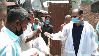 ঘোড়াশালে ১৫ হাজার মানুষের মাঝে খাদ্যসামগ্রী বিতরণ করলো যুবলীগ নেতা