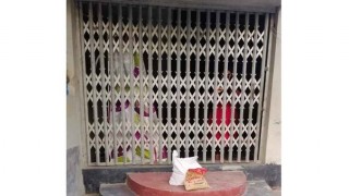 মনোহরদী থানায় ফোন, ২০ মিনিটেই খাদ্যসামগ্রী নিয়ে হাজির পুলিশ