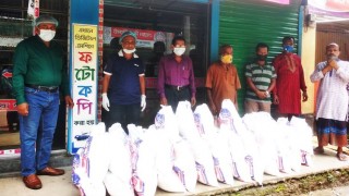 মনোহরদীতে কর্মহীন হতদরিদ্রদের খাদ্যসামগ্রী দিলো সাংবাদিক