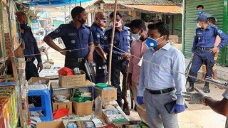 মনোহরদীতে সামাজিক দূরত্ব না মানায় জরিমানা