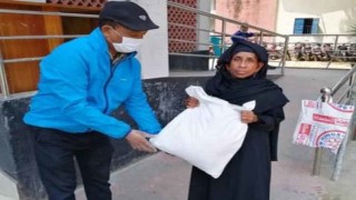 মনোহরদীতে খাবার না থাকায় থানায় হাজির এক বৃদ্ধা