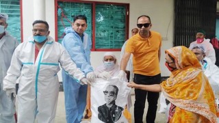 পলাশে কর্মহীন ২৫ হাজার পরিবারে খাদ্যসামগ্রী দিলেন সাবেক এমপি