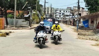 নরসিংদীতে করোনাভাইরাস প্রতিরোধে কঠোর অবস্থানে পুলিশ