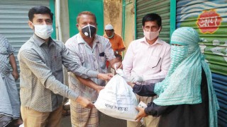 রায়পুরায় হতদরিদ্রদের মাঝে খাবার সামগ্রী ও নগদ অর্থ বিতরণ