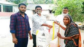 রায়পুরার ডৌকারচরে দুই বন্ধুর উদ্যোগে খাদ্য সহায়তা প্রদান
