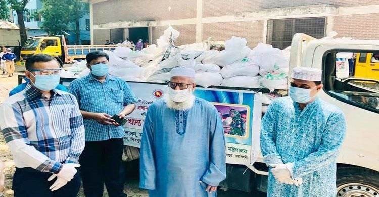 শিবপুরে সরকারীভাবে ৩ হাজার পরিবারে খাদ্যসামগ্রী বিতরণ শিবপুরে সরকারীভাবে ৩ হাজার পরিবারে খাদ্যসামগ্রী বিতরণ