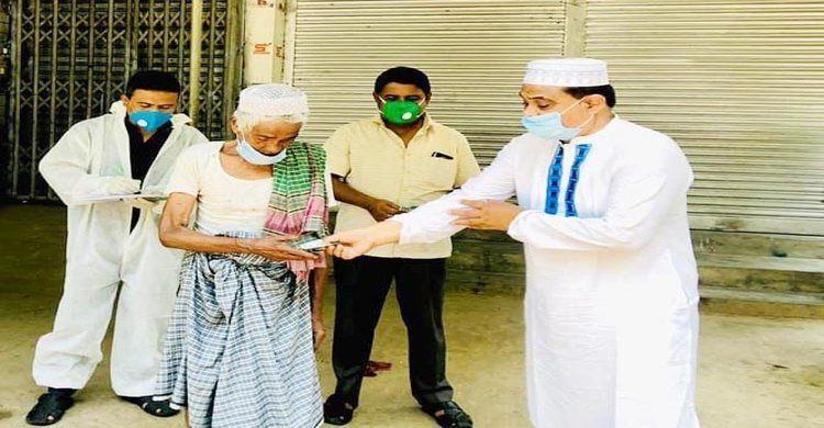 শিবপুরে করোনা সংকটে মানুষের পাশে আ’লীগ নেতা শিবপুরে করোনা সংকটে মানুষের পাশে আ’লীগ নেতা