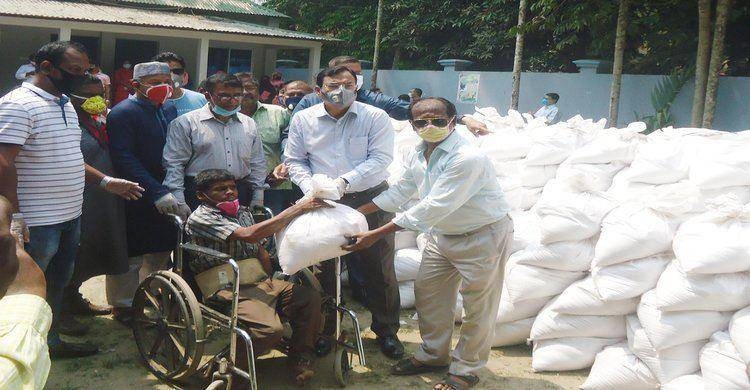 শিবপুরের কর্মহীন প্রতিটি ঘরে ঘরে খাদ্য সামগ্রী দেয়া হবে শিবপুরের কর্মহীন প্রতিটি ঘরে ঘরে খাদ্য সামগ্রী দেয়া হবে