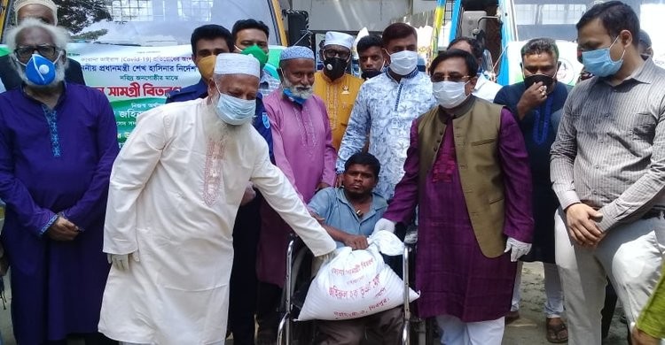 শিবপুরে এমপি মোহন এঁর পক্ষ থেকে খাদ্য সামগ্রী বিতরণ শিবপুরে এমপি মোহন এঁর পক্ষ থেকে খাদ্য সামগ্রী বিতরণ