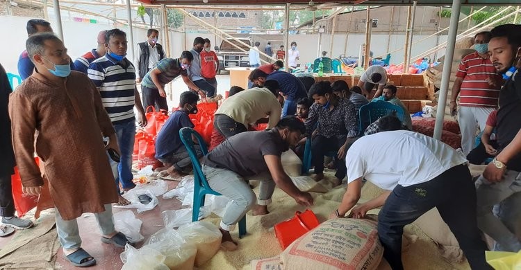 নরসিংদীতে ফোন করলেই বাসায় পৌঁছে যাবে বিনামূল্যে খাদ্যসামগ্রী নরসিংদীতে ফোন করলেই বাসায় পৌঁছে যাবে বিনামূল্যে খাদ্যসামগ্রী