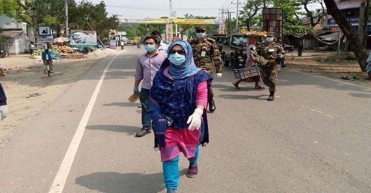 শিবপুরে ১১ মাসের দুধের বাচ্চা রেখে করোনা যুদ্ধের মাঠে এসিল্যান্ড শিবপুরে ১১ মাসের দুধের বাচ্চা রেখে করোনা যুদ্ধের মাঠে এসিল্যান্ড