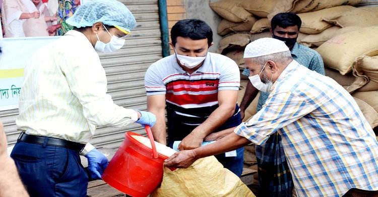 নরসিংদীতে বিশেষ ওএমএসচাল বিতরণ উদ্বোধন নরসিংদীতে বিশেষ ওএমএসচাল বিতরণ উদ্বোধন