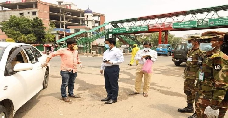 নরসিংদীতে সামাজিক দূরত্ব নিশ্চিতকরণে ভ্রাম্যমান আদালতের অভিযান নরসিংদীতে সামাজিক দূরত্ব নিশ্চিতকরণে ভ্রাম্যমান আদালতের অভিযান