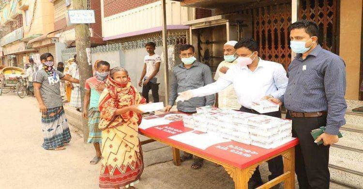 নরসিংদী জেলা প্রশাসন কর্তৃক ভাসমান মানুষের জন্য বিনামূল্যে দুপুরের খাবার নরসিংদী জেলা প্রশাসন কর্তৃক ভাসমান মানুষের জন্য বিনামূল্যে দুপুরের খাবার