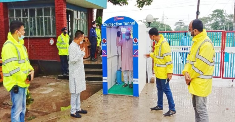 নরসিংদীতে পুলিশ সদস্যদের সুরক্ষা নিশ্চিতে ''জীবাণুনাশক টানেল'' নরসিংদীতে পুলিশ সদস্যদের সুরক্ষা নিশ্চিতে ''জীবাণুনাশক টানেল''