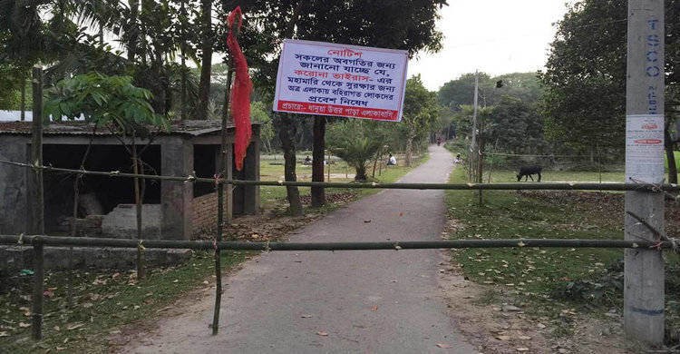 শিবপুরে করোনাভাইরাস মোকাবেলায় রাস্তাঘাট বন্ধ করছেন স্থানীয়রা শিবপুরে করোনাভাইরাস মোকাবেলায় রাস্তাঘাট বন্ধ করছেন স্থানীয়রা