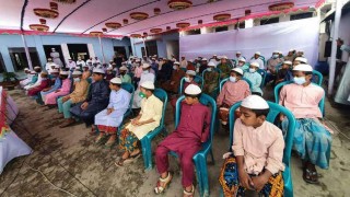 নরসিংদীতে পুলিশের উদ্যোগে দু:স্থ ও এতিমদের মাঝে খাবার বিতরণ