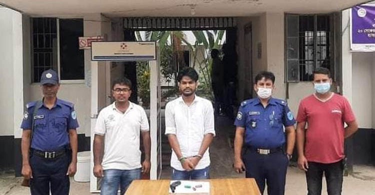 নরসিংদীতে দেশীয় তৈরি বন্দুক ও গুলিসহ ৭ মামলার আসামী গ্রেপ্তার নরসিংদীতে দেশীয় তৈরি বন্দুক ও গুলিসহ ৭ মামলার আসামী গ্রেপ্তার