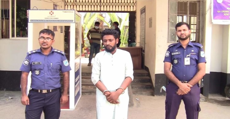 নরসিংদীতে প্রতারণার অভিযোগে একজন আটক নরসিংদীতে প্রতারণার অভিযোগে একজন আটক