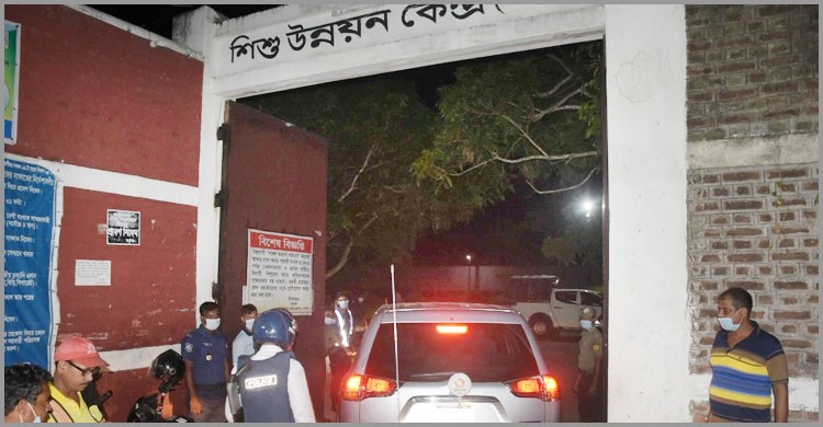 বিনা চিকিৎসায় নির্যাতিত ৩ কিশোরের মৃত্যু, ৫ কর্মকর্তা গ্রেপ্তার বিনা চিকিৎসায় নির্যাতিত ৩ কিশোরের মৃত্যু, ৫ কর্মকর্তা গ্রেপ্তার