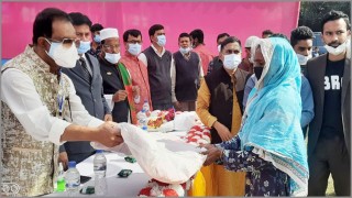 পলাশে উদ্দীপ্ত তারুণ্য’র পক্ষ থেকে শীতবস্ত্র বিতরণ