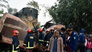জয়পুরহাটে ট্রেনের ধাক্কায় বাসের ১২ যাত্রী নিহত জয়পুরহাটে ট্রেনের ধাক্কায় বাসের ১২ যাত্রী নিহত