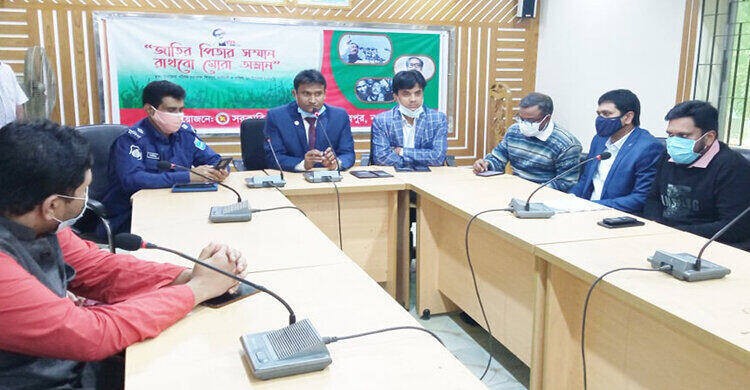 বঙ্গবন্ধুর ভাস্কর্য ভাংচুর: শিবপুরে সরকারী কর্মকর্তাদের প্রতিবাদ বঙ্গবন্ধুর ভাস্কর্য ভাংচুর: শিবপুরে সরকারী কর্মকর্তাদের প্রতিবাদ