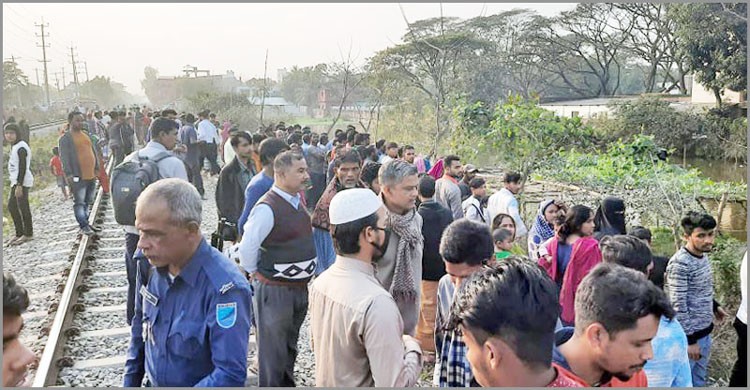 নরসিংদীতে বাজারের ব্যাগে পাওয়া গেল নবজাতকের লাশ নরসিংদীতে বাজারের ব্যাগে পাওয়া গেল নবজাতকের লাশ
