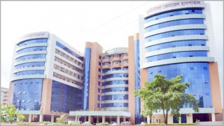 ৩১৬ জন বাংলাদেশি নিয়ে ফিরেছে বিমান, ৮ জনকে নেয়া হচ্ছে হাসপাতালে