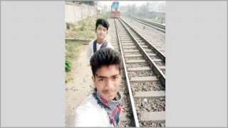 রেল লাইনে সেলফি তুলতে গিয়ে স্কুলছাত্রের মৃত্যু