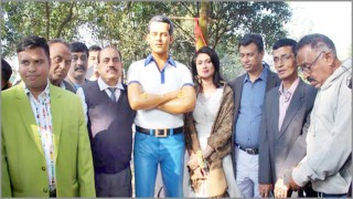 আজও ভক্তদের মনে বেঁচে আছেন চিত্রনায়ক সালমান শাহ