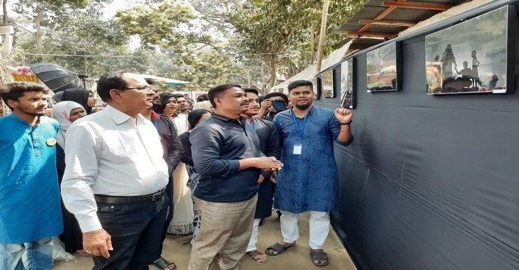 নরসিংদীতে বিভিন্ন বয়সী ৬০ আলোকচিত্রীর ৭১টি ছবি নিয়ে প্রদর্শনী নরসিংদীতে বিভিন্ন বয়সী ৬০ আলোকচিত্রীর ৭১টি ছবি নিয়ে প্রদর্শনী
