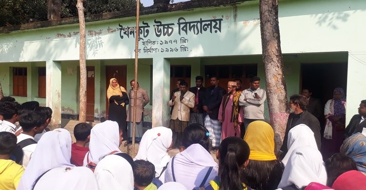 শিবপুরে বিদ্যালয়ের শিক্ষক-কমিটির দ্বন্দ্ব: প্রধান শিক্ষকের অফিস কক্ষে তালা শিবপুরে বিদ্যালয়ের শিক্ষক-কমিটির দ্বন্দ্ব: প্রধান শিক্ষকের অফিস কক্ষে তালা