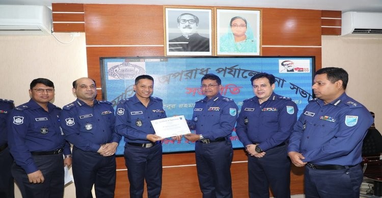ঢাকা রেঞ্জে শ্রেষ্ঠ নরসিংদীর পুলিশ সুপার প্রলয় কুমার জোয়ারদার ঢাকা রেঞ্জে শ্রেষ্ঠ নরসিংদীর পুলিশ সুপার প্রলয় কুমার জোয়ারদার