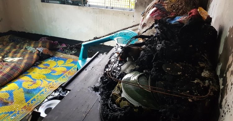 সিদ্ধিরগঞ্জে গ্যাসের আগুনে ১ জন নিহত, একই পরিবারের শিশুসহ ৮ জন দগ্ধ সিদ্ধিরগঞ্জে গ্যাসের আগুনে ১ জন নিহত, একই পরিবারের শিশুসহ ৮ জন দগ্ধ