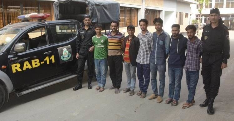 নরসিংদীসহ বিভিন্ন স্থানে বরযাত্রীর ছদ্মবেশে চুরি: গ্রেফতার ৭, স্বর্নালংকারসহ মালামাল উদ্ধার নরসিংদীসহ বিভিন্ন স্থানে বরযাত্রীর ছদ্মবেশে চুরি: গ্রেফতার ৭, স্বর্নালংকারসহ মালামাল উদ্ধার