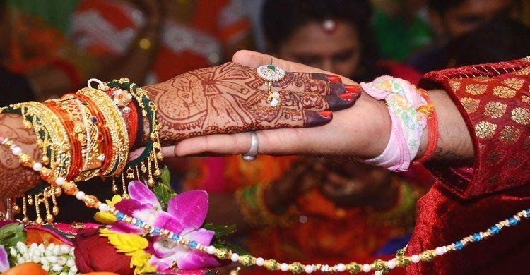প্রেম করে বিয়ে না করার শপথ নিলো কলেজছাত্রীরা প্রেম করে বিয়ে না করার শপথ নিলো কলেজছাত্রীরা