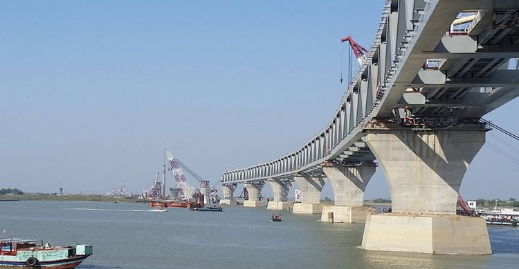 পদ্মাসেতু: বসানো হয়েছে ২৩তম স্প্যান, দৃশ্যমান হলো ৩ হাজার ৪৫০ মিটার পদ্মাসেতু: বসানো হয়েছে ২৩তম স্প্যান, দৃশ্যমান হলো ৩ হাজার ৪৫০ মিটার