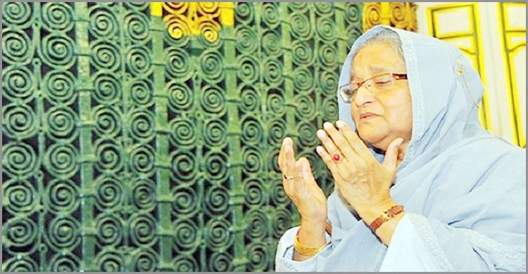 আখেরি মোনাজাতে প্রধানমন্ত্রীর অংশগ্রহণ আখেরি মোনাজাতে প্রধানমন্ত্রীর অংশগ্রহণ