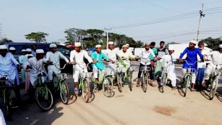 শেখেরচরে ৪০ দিন ৫ ওয়াক্ত নামাজ আদায়: বাইসাইকেল পেলো ২৭ কিশোর শেখেরচরে ৪০ দিন ৫ ওয়াক্ত নামাজ আদায়: বাইসাইকেল পেলো ২৭ কিশোর