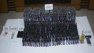 মাধবদীতে জাতীয় সংসদ এর লোগো লাগানো গাড়িতে ৮৭৩ বোতল ফেন্সিডিল ও ইয়াবা 