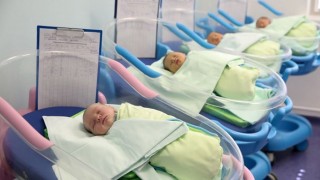 সন্তান জন্ম দিলেই ৭ হাজার ৬ শ ডলার!