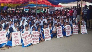 ইউএমসি জুটমিলে আমরণ অনশনে শিক্ষার্থীদের একাত্মতা 