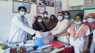 নরসিংদীতে নার্সদের মাঝে করোনা প্রতিরোধ সামগ্রী বিতরণ