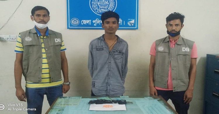 সাহেপ্রতাবে এক হাজার পিস ইয়াবাসহ মাদক ব্যবসায়ী গ্রেফতার সাহেপ্রতাবে এক হাজার পিস ইয়াবাসহ মাদক ব্যবসায়ী গ্রেফতার