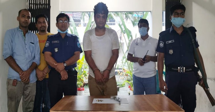 নরসিংদীতে গুলিভর্তি রিভলবারসহ ১১ মামলার আসামী গ্রেপ্তার নরসিংদীতে গুলিভর্তি রিভলবারসহ ১১ মামলার আসামী গ্রেপ্তার